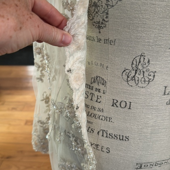 Bridal long  trained long sleeved over jacket with floral beading & bustles M/L - Picture 10 of 16